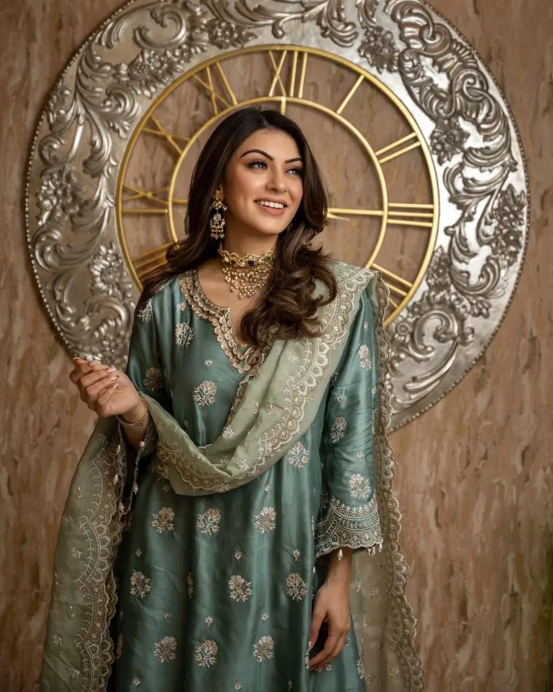 Hansika Motwani Images in Indian Traditional Green Dress